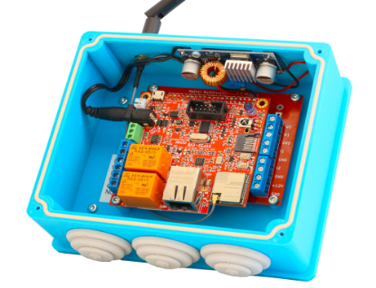 Metrici Multicontroller cu RFID - Comunicare cu Metrici prin Ethernet si Wi-Fi, declansare de la 2 bucle inductive, poate comanda 2 bariere, are 1 interfata Wiegand, are un cititor 1 RFID